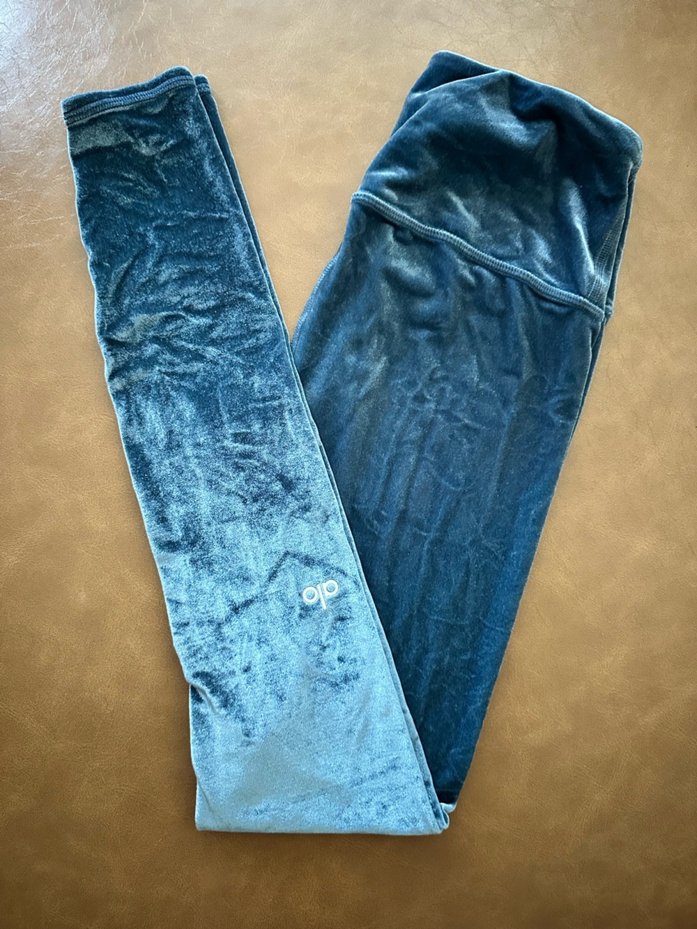 ALO Yoga Velvet Leggings in Deep Teal Blue